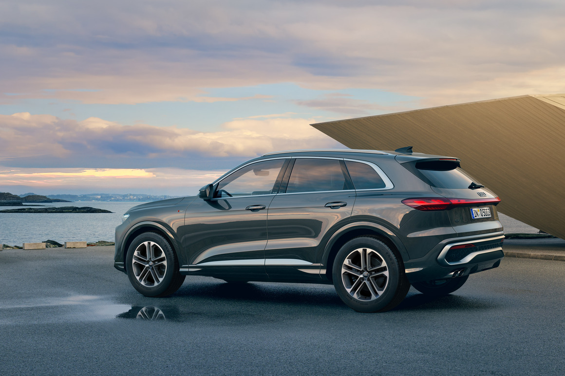 新型Audi Q5シリーズを発売の第3世代の横面