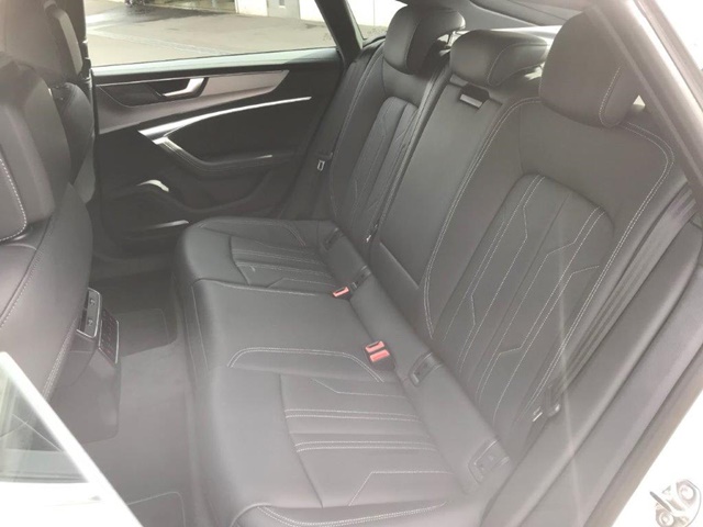 Audi A7 Sportbackの後部座席
