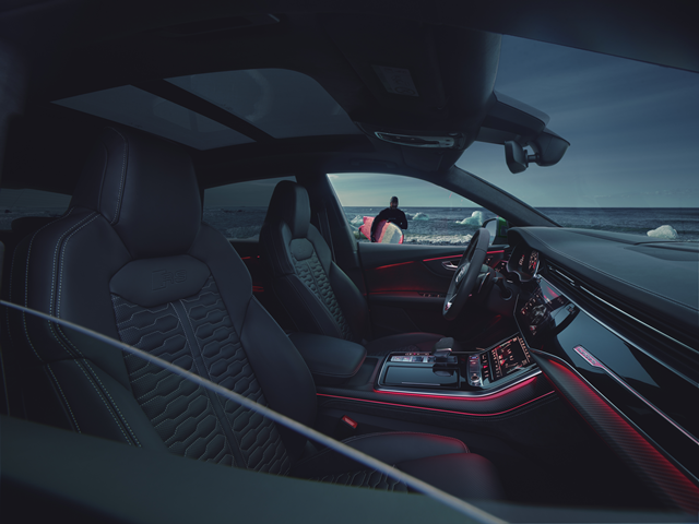 Audi RS Q8のインテリア