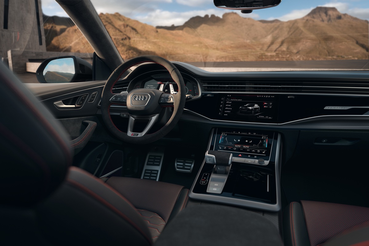 Audi RS Q8 performance MY25のインテリア