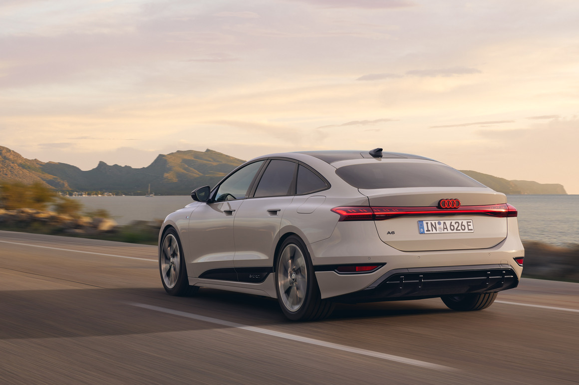 Audi A6 Sportback e-tronの後ろ