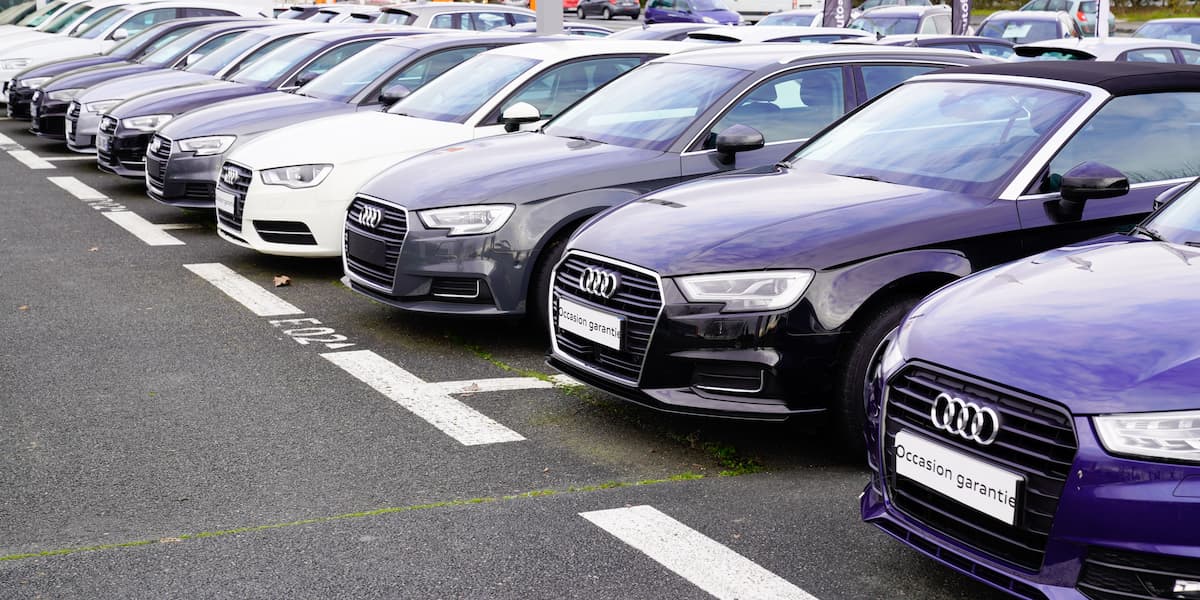 アウディ認定中古車を扱う販売店の様子