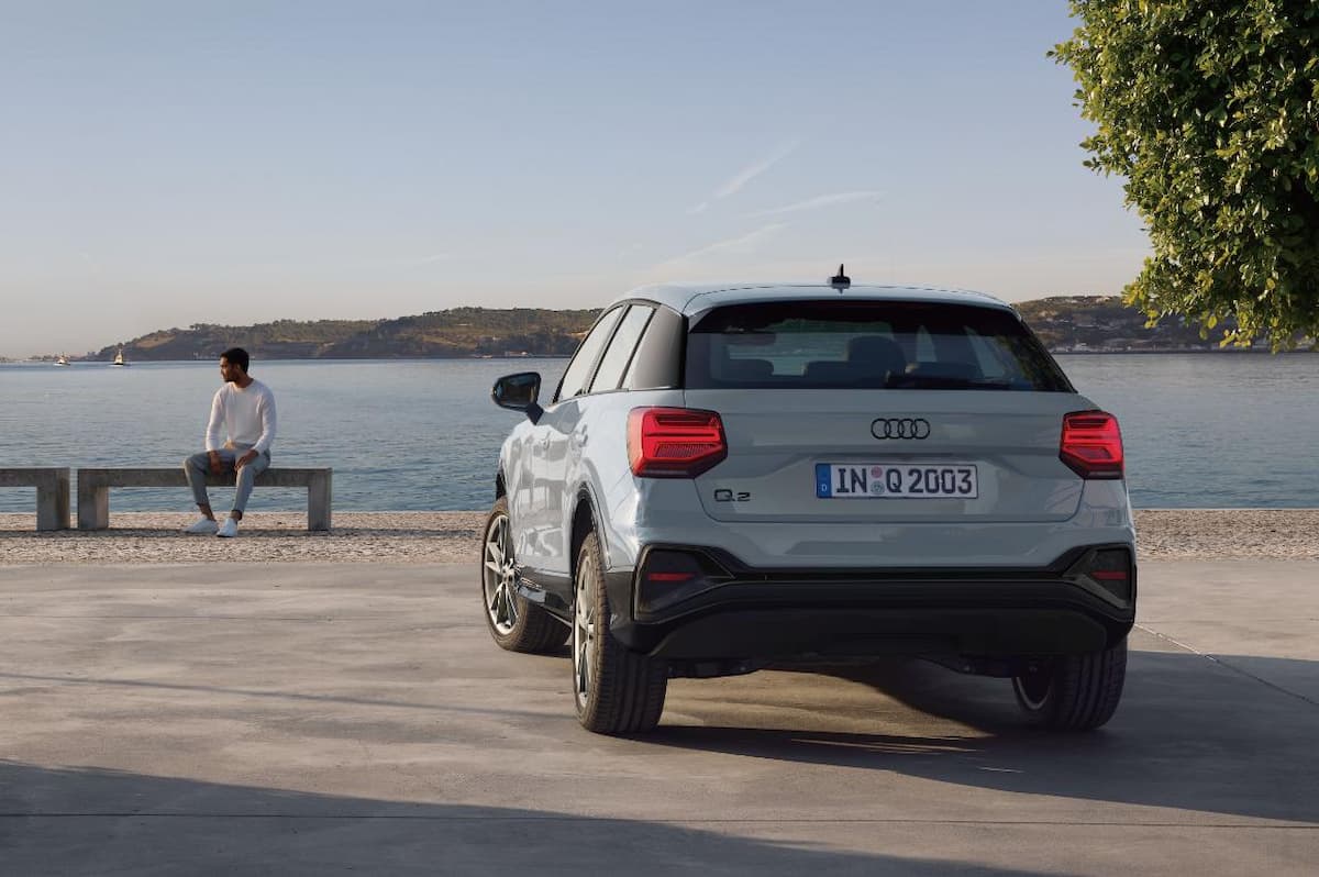アウディ Q2
