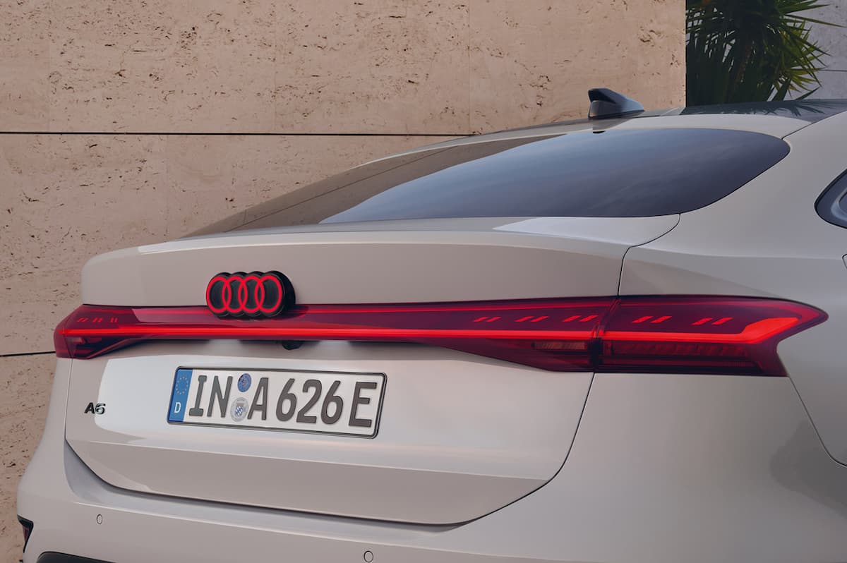 アウディ A6 スポーツバック e-tron