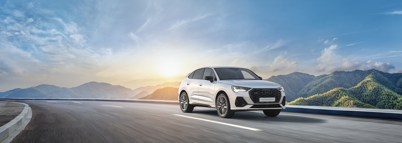 アウディQ3と空