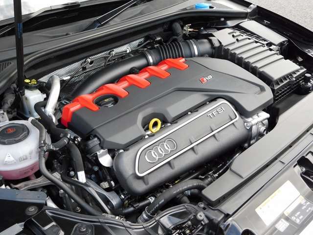 アウディ RS3 スポーツバックのエンジン