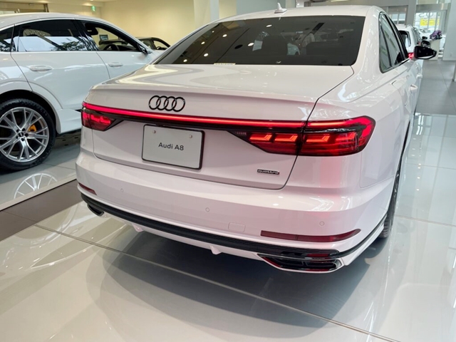 Audi A8 Grand Touring limitedの後ろ