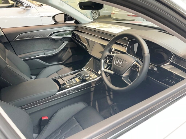 Audi A8 Grand Touring limitedのインテリア