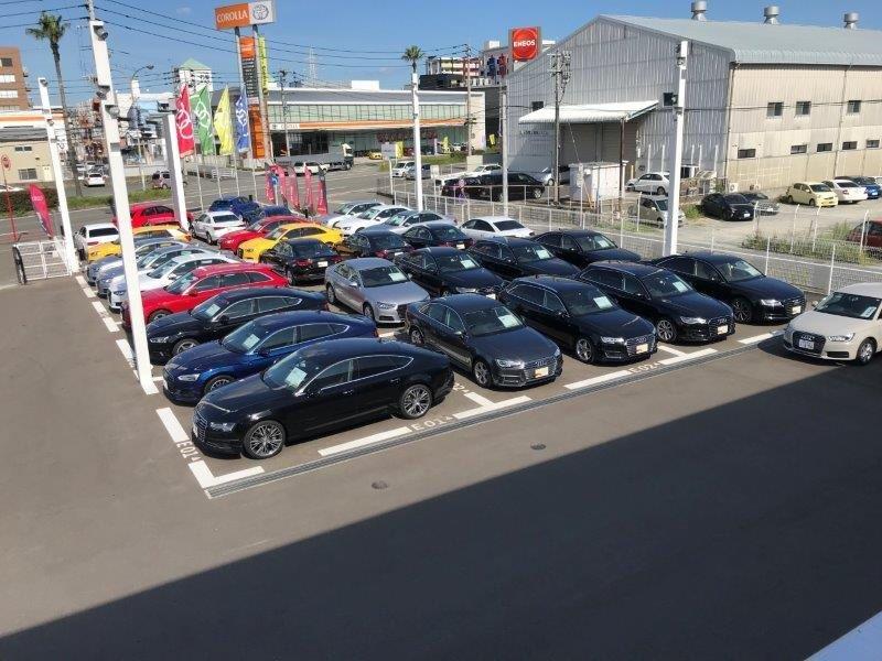 Audi博多の外の展示スペース