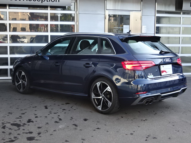 Audi A3 Sportback S-line dynamic limitedの後ろ