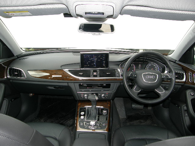 アウディ A6 Sedan 2.8FSI quattroのインテリア