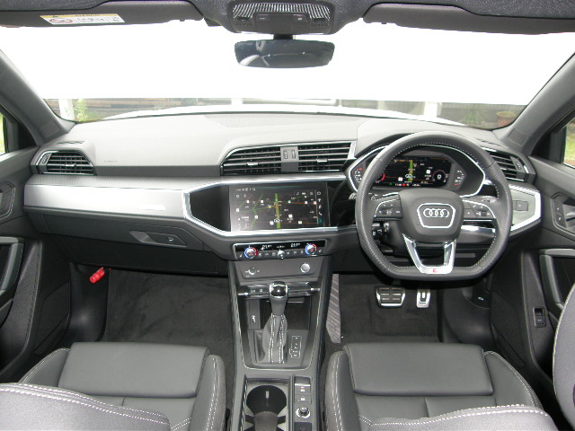 Audi Q3 35TFSI S-Line 内装